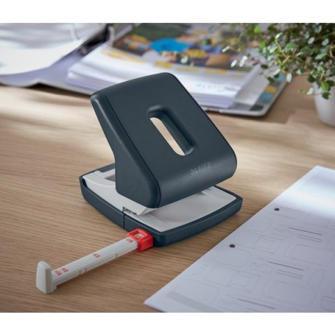 Dziurkacz Leitz Cosy, szary, 30 kartek, 10 lat gwarancji 50040089 Leitz Dziurkacz Leitz Cosy, szary, 30 kartek, 10 lat gwarancji 50040089 Leitz