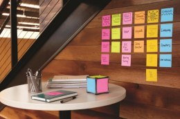 Podajnik do bloczków samoprzylepnych POST-IT_ Pro (PRO-W-12SSCOL-R330), biały, w zestawie 12 bloczków Super Sticky Z-Notes Post-It 3M