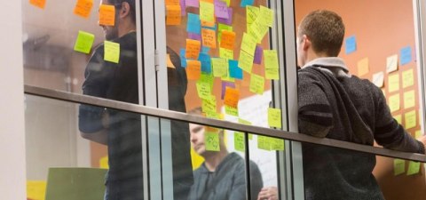 Podajnik do bloczków samoprzylepnych POST-IT_ Pro (PRO-W-12SSCOL-R330), biały, w zestawie 12 bloczków Super Sticky Z-Notes Post-It 3M