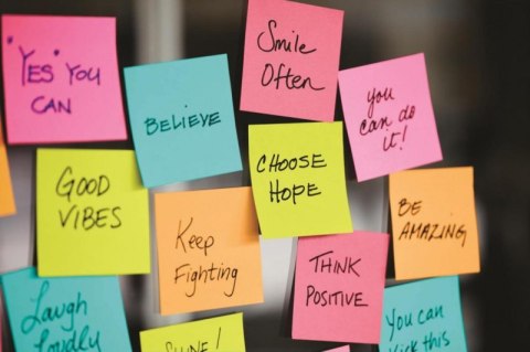 Podajnik do bloczków samoprzylepnych POST-IT_ Pro (PRO-W-12SSCOL-R330), biały, w zestawie 12 bloczków Super Sticky Z-Notes Post-It 3M